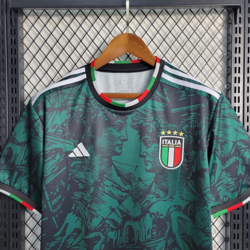 MAGLIA ITALIA COMMEMORATIVA 23/24 VERDE dettaglio colletto