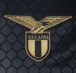 maglia-lazio-26-maggio-celebrativa-dettaglio maglia-lazio-26-maggio-celebrativa-dettaglio