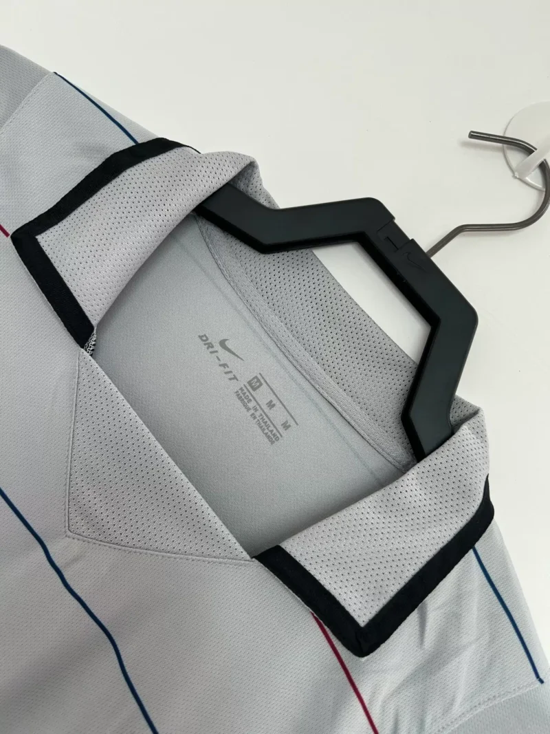 barcelona 2003-away-kit sponsor tecnico Nike