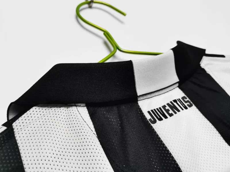 maglia Juventus 2014-2015 dettaglio colletto