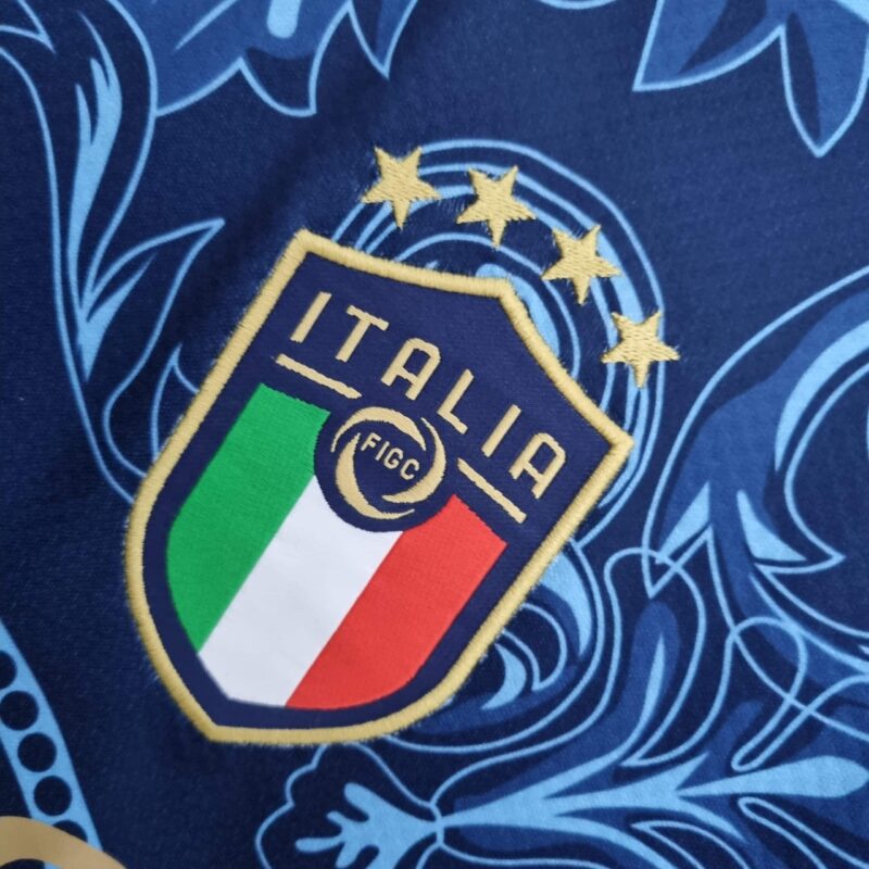 Maglia Italia Versace x 2022 dettaglio logo federazione italiana