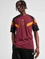 Maglia AS Roma Originals Adidas indossata da modello