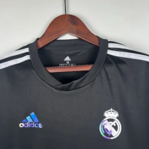 Maglia Balmain x Real Madrid dettaglio colletto e loghi