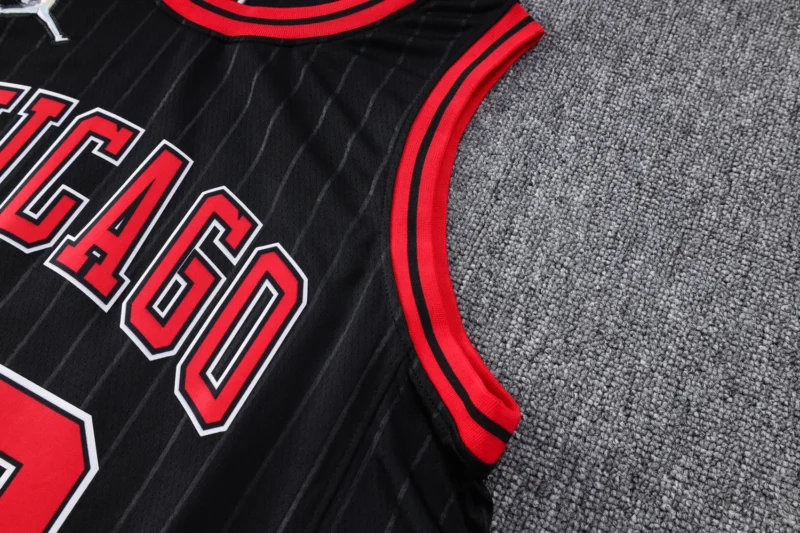 Maglia CHICAGO BULLS MICHAEL JORDAN nera NBA dettaglio spalla