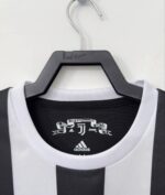 Maglia-Juventus-Anniversario-120-Anni-celebrativa-4 Maglia Juventus Anniversario 120 Anni celebrativa dettaglio colletto Adidas