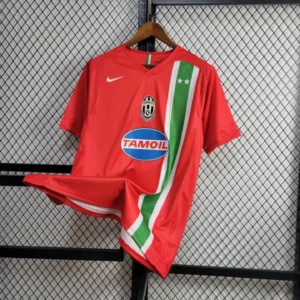 Maglia Juventus 2005/06 Away rossa Nike dettaglio in movimento
