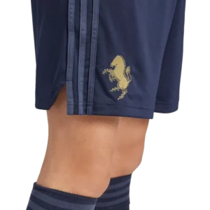 Pantaloncini Juventus Third 2024/25 Adidas dettaglio logo Juventus Cavallino