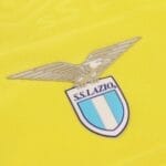 Seconda maglia Lazio gialla 2024/25 Mizuno dettaglio logo SS Lazio calcio