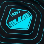 Terza_Maglia_Lazio_nera_2024-2025_Mizuno_SS_lazio_logo Terza Maglia Lazio nera 2024/2025 Mizuno dettaglio logo SS Lazio