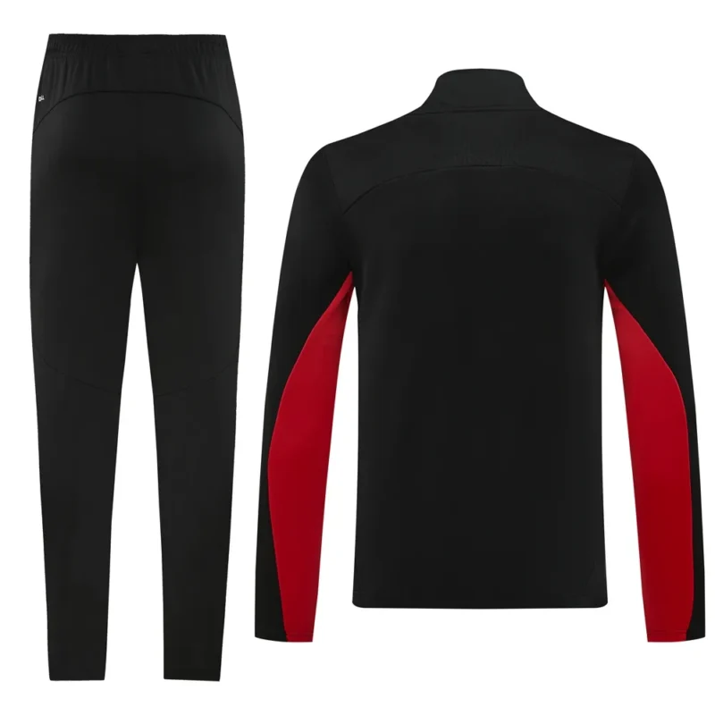 dettaglio posteriore della Tuta Milan 2024/25 Puma con zip
