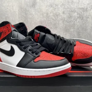 Air Jordan 1 Retro High OG Bred Toe 3