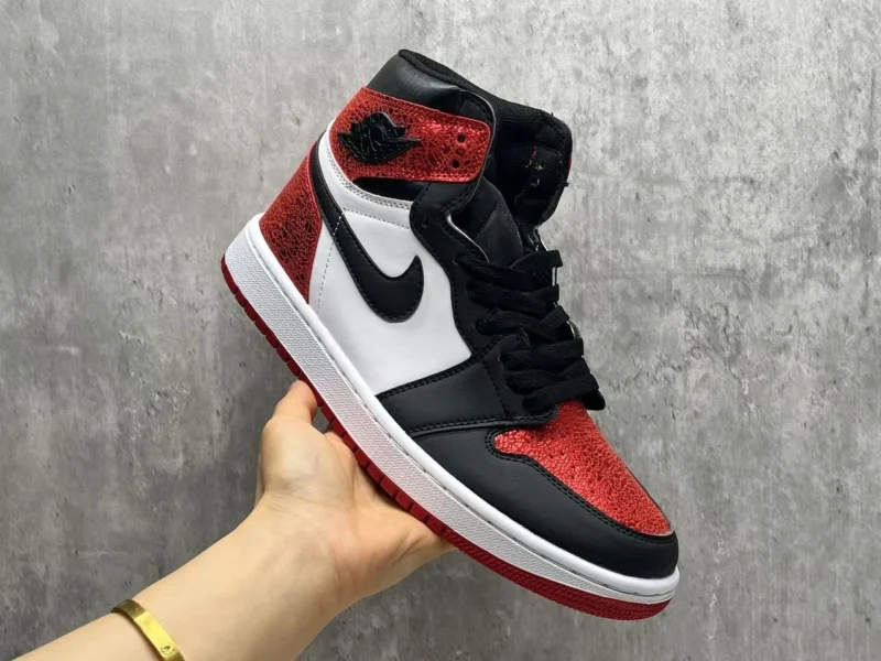 Air Jordan 1 Retro High OG Bred Toe 1