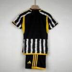Completino Juventus Bambino 23/24 posteriore