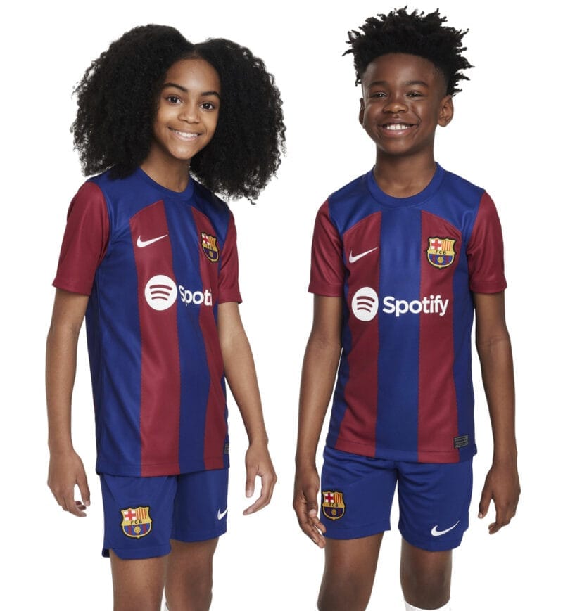 Completino Barcellona Bambino Home 2023/24 Nike indossato da bambini