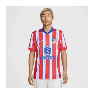 maglia Atletico Madrid 2024/25 Home indossata da modello