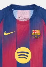maglia Barcellona 2025 26 home dettaglio colletto