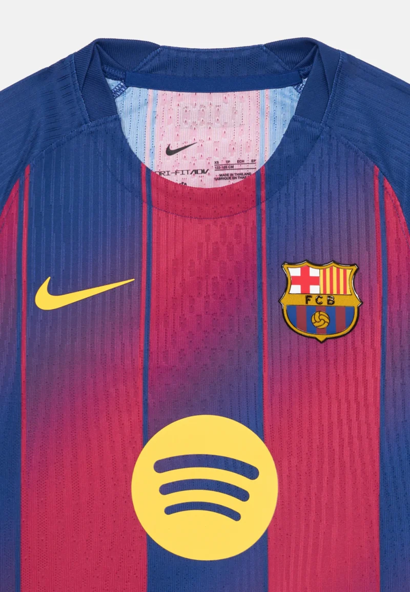 maglia Barcellona 2025 26 home dettaglio colletto
