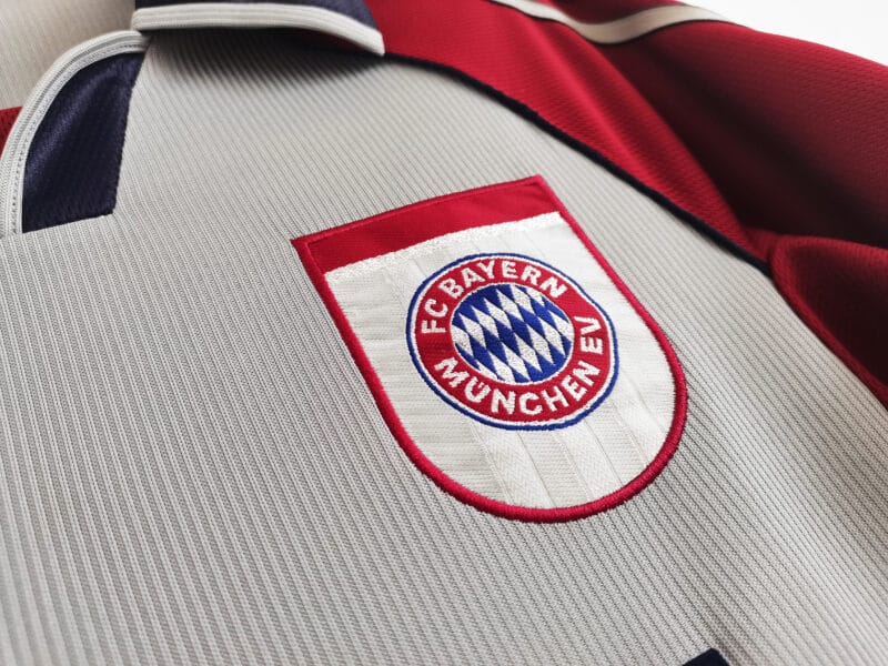 maglia Bayern Monaco vintage 98/99 dettaglio logo Bayern Monaco