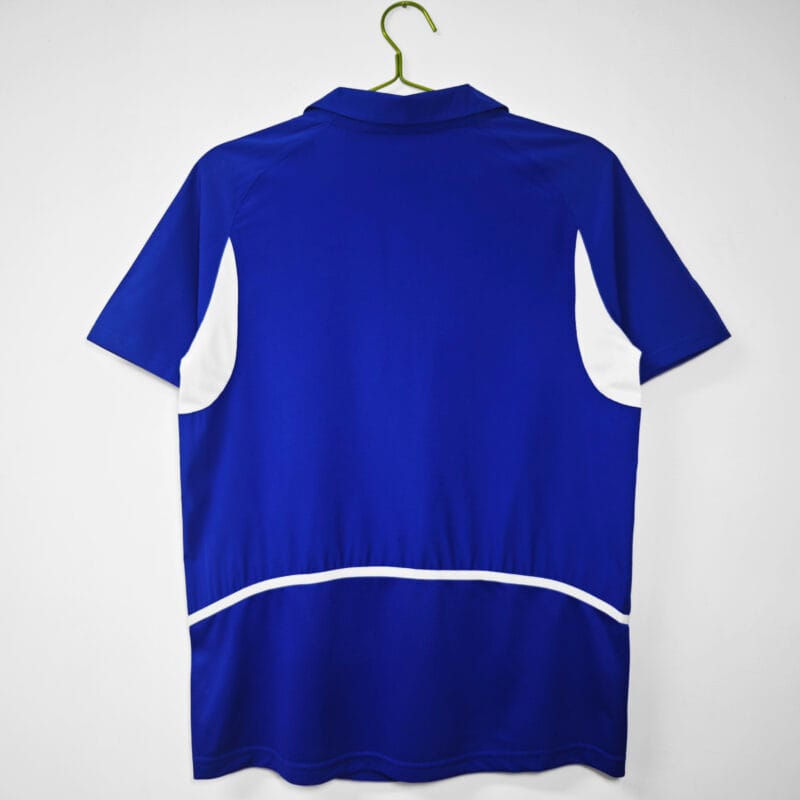 dettaglio posteriore della maglia Brasile blu 2002 away