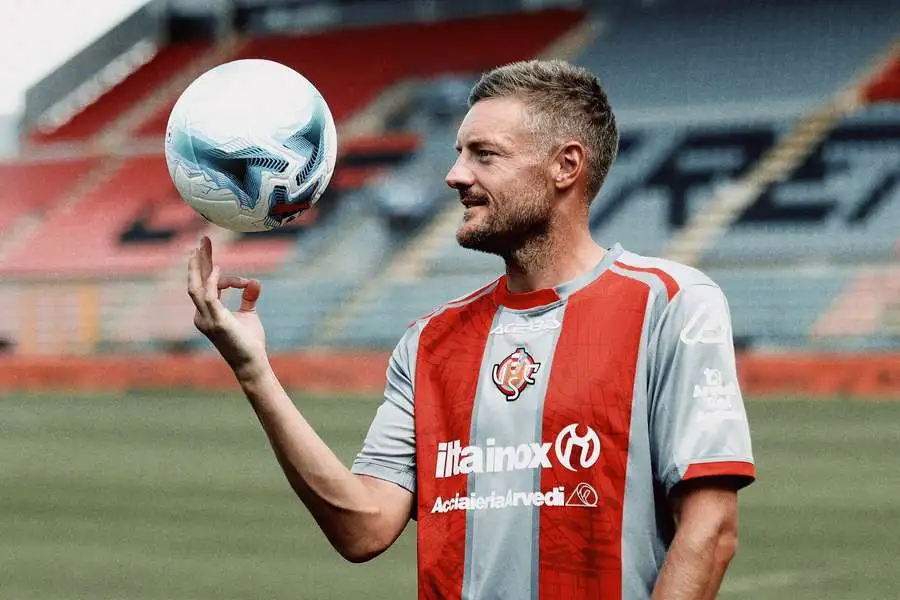 maglia Cremonese 2025/26 Home indossata da Jamie Vardy