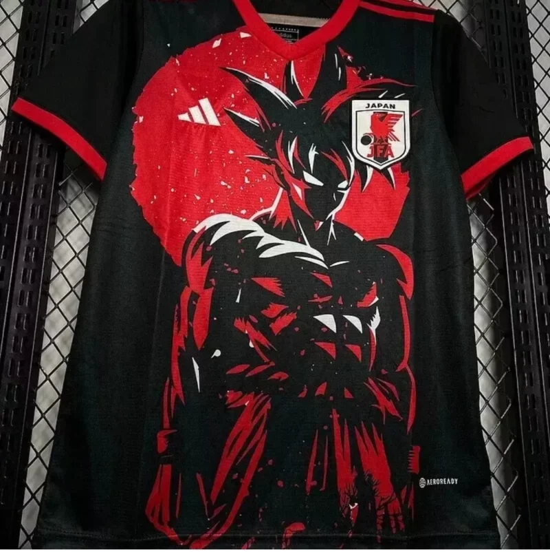 maglia Giappone Goku nera Adidas dettaglio Super Sayan