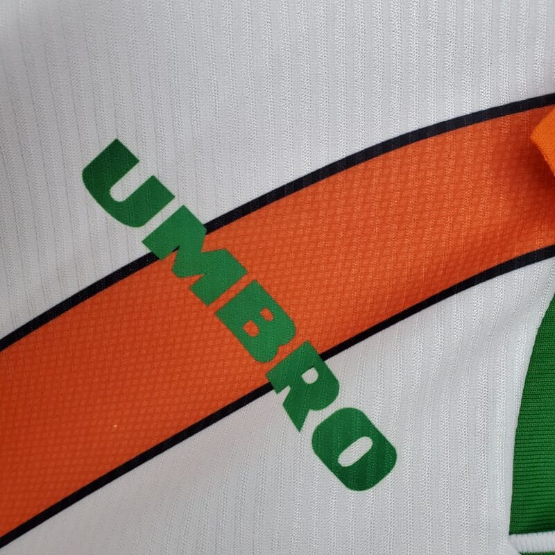 maglia Irlanda Umbro 1994/96 away dettaglio sponsor tecnico Umbro