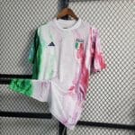 maglia-Italia-allenamento-2022-23-adidas-2 dettaglio laterale della maglia Italia allenamento 2022/23