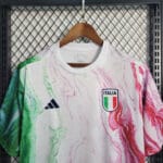 maglia-Italia-allenamento-2022-23-adidas-4 dettaglio superiore della maglia Italia allenamento 2022/23