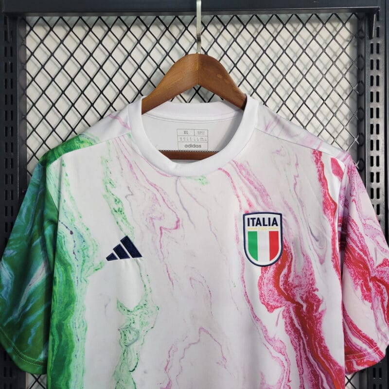 dettaglio superiore della maglia Italia allenamento 2022/23