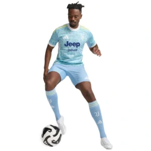maglia Juventus 2025/26 away in movimento