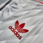 maglia Liverpool 89/90 away dettaglio logo Adidas foglia