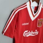 dettaglio spalla della maglia Liverpool 95/96 Home Adidas Carlsberg