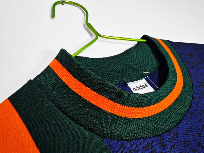 maglia Newcastle vintage 97/98 away Adidas dettaglio colletto