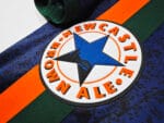 maglia Newcastle vintage 97/98 away Adidas dettaglio sponsor Newcastle Brown Ale