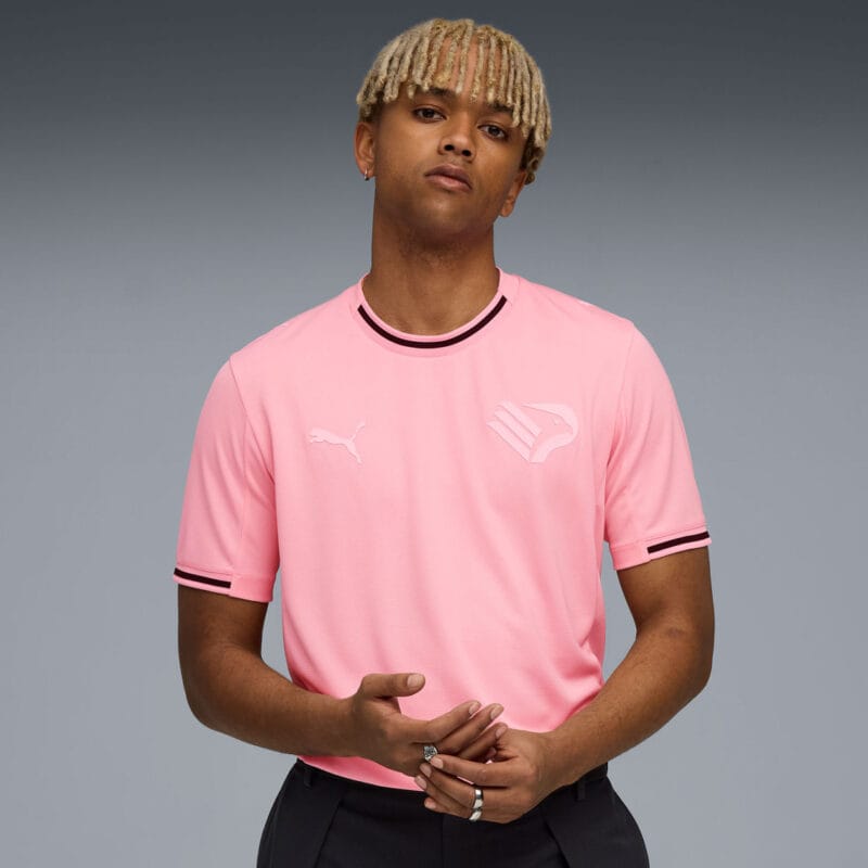 maglia Palermo home 2025/2026 indossata da modello