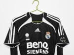 dettaglio colletto della maglia Real Madrid 2006/07 Away