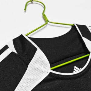 dettaglio colletto maglia Real Madrid 2006/07 Away