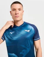 maglia Lazio 2025/26 third Mizuno indossata da modello