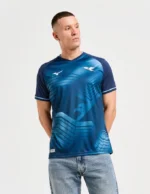 maglia Lazio 2025/26 third Mizuno indossata da modello 2