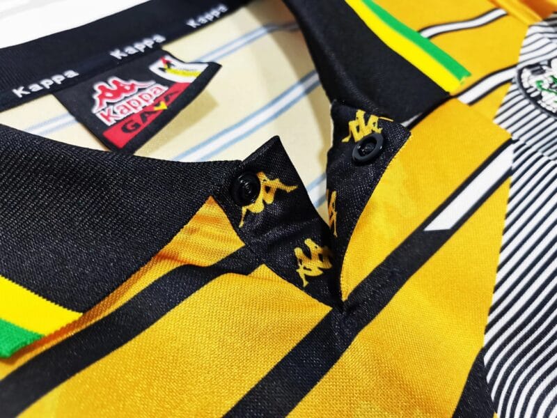 dettaglio colletto della maglia Sudafrica calcio 1994 Kappa