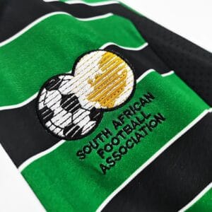 dettaglio logo federazione calcio della maglia Sudafrica calcio 1998 Away