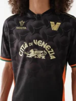 maglia-Venezia-2024-25-Home-Nocta-modello maglia Venezia 2024/25 Home Nocta dettaglio Città di Venezia