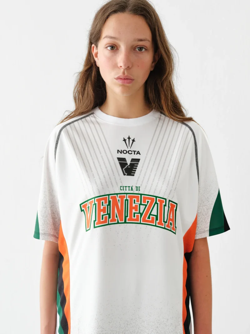 maglia Venezia Nocta Away 2024/25 indossata da modella