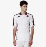 Maglia Genoa Away 2024/2025 Kappa indossata da modello dettaglio frontale