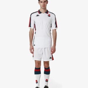 Maglia Genoa Away 2024/2025 Kappa indossata da modello