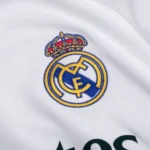maglia Real Madrid 2026/27 home dettaglio logo squadra