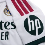 maglia Real Madrid 2026/27 home dettaglio sponsor spalla