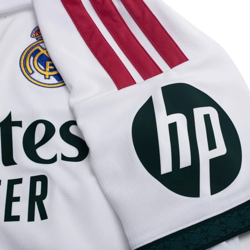 maglia Real Madrid 2026/27 home dettaglio sponsor spalla
