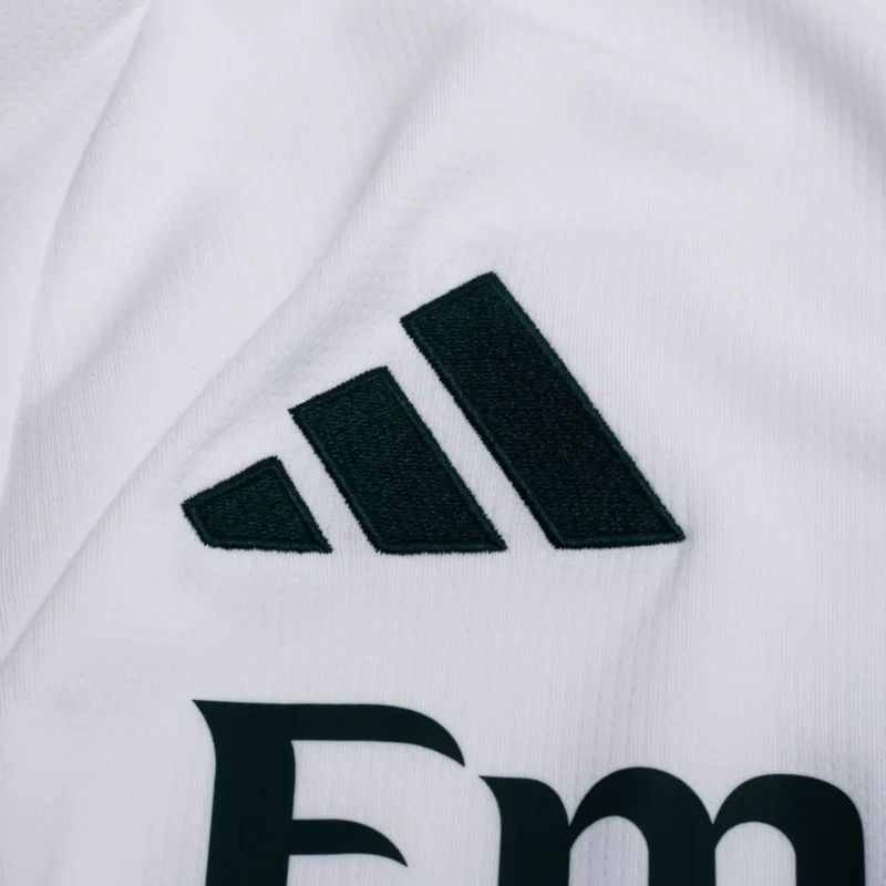 maglia Real Madrid 2026/27 home dettaglio sponsor tecnico
