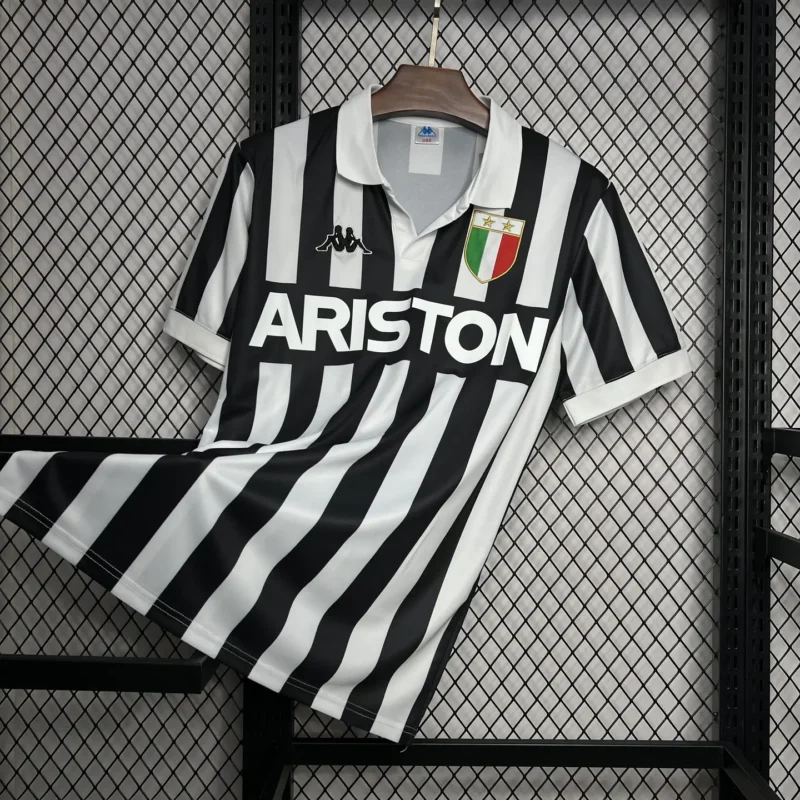 maglia Juventus Ariston 1984/85 Home Kappa dettaglio in movimento